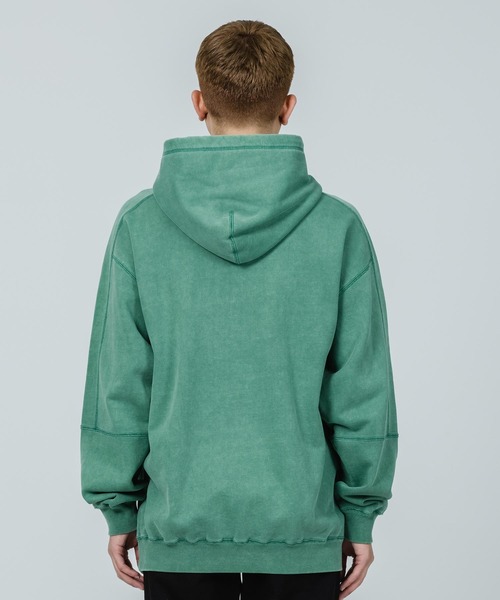 XLARGE（エクストララージ）の「PIGMENT PANELED PULLOVER HOODED SWEAT（パーカー・メンズ・ブラック/グリーン・S/M/L/XL）」の4枚目の写真