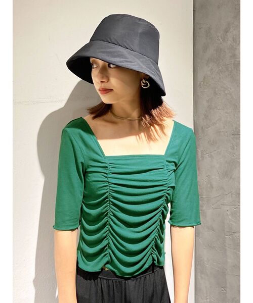 EMODA(エモダ)の「ショートドレープトップ(Tシャツ/カットソー・レディース・ブラック/ベージュ/グリーン/アイボリー・FREE)」の4枚目の写真