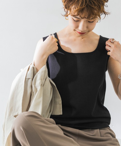 URBAN RESEARCH（アーバンリサーチ）の「UR TECH(UVカット)+抗菌 機能付 スクエアネックタンクトップ（タンクトップ・レディース・ブラウン系その他/ブラック・FREE）」の2枚目の写真