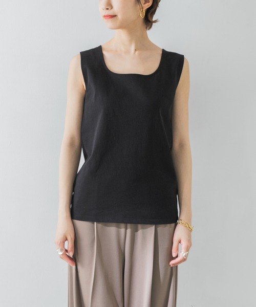 URBAN RESEARCH（アーバンリサーチ）の「UR TECH(UVカット)+抗菌 機能付 スクエアネックタンクトップ（タンクトップ・レディース・ブラウン系その他/ブラック・FREE）」の8枚目の写真