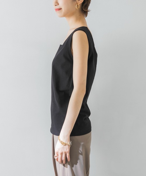 URBAN RESEARCH（アーバンリサーチ）の「UR TECH(UVカット)+抗菌 機能付 スクエアネックタンクトップ（タンクトップ・レディース・ブラウン系その他/ブラック・FREE）」の9枚目の写真
