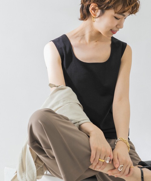 URBAN RESEARCH（アーバンリサーチ）の「UR TECH(UVカット)+抗菌 機能付 スクエアネックタンクトップ（タンクトップ・レディース・ブラウン系その他/ブラック・FREE）」の3枚目の写真