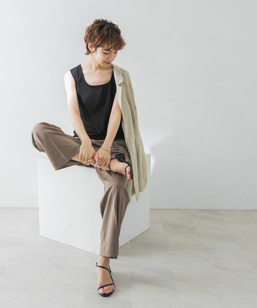 URBAN RESEARCH（アーバンリサーチ）の「UR TECH(UVカット)+抗菌 機能付 スクエアネックタンクトップ（タンクトップ・レディース・ブラウン系その他/ブラック・FREE）」の4枚目の写真