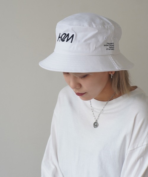 HeM（ヘム）の「【HeM】刺繍 ロゴ バケットハット（ハット・レディース・ホワイト/ブラック/ベージュ/ネイビー/ホワイト系その他/ブラック系その他/ブルー系その他/ベージュ系その他/ホワイト系その他2・FREE）」の2枚目の写真