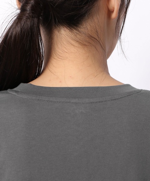 LAKOLE(ラコレ)の「オーガニックシルケットロゴTシャツ / 956360(Tシャツ/カットソー・レディース・オレンジ系その他6/セージグリーン/スモーク/サンドグレー・SMALL/MEDIUM)」の15枚目の写真