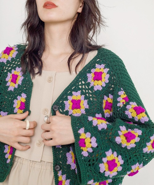 w closet（ダブルクローゼット）の「カギ針モチーフ5分袖カーディガン（カーディガン/ボレロ・レディース・ブラック/ダークグリーン/アイボリー・FREE）」の3枚目の写真