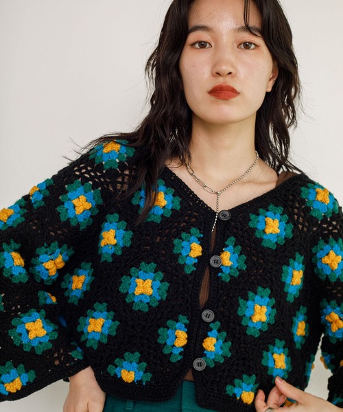 w closet（ダブルクローゼット）の「カギ針モチーフ5分袖カーディガン（カーディガン/ボレロ・レディース・ブラック/ダークグリーン/アイボリー・FREE）」の6枚目の写真