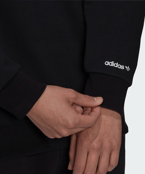 adidas（アディダス）の「アディカラー シャッタード トレフォイル クルーネックスウェット  / トレーナー / アディダスオリジナルス（スウェット・メンズ・ブラック×ホワイト/ブルー・SMALL/MEDIUM/LARGE/X-LARGE/XX-LARGE/X-SMALL/XXX-LARGE）」の8枚目の写真