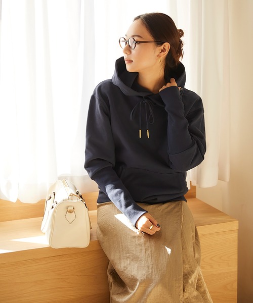 RANDEBOO（ランデブー）の「Puff hoodie top（スウェット・レディース・ネイビー/ピンクベージュ・FREE）」の4枚目の写真