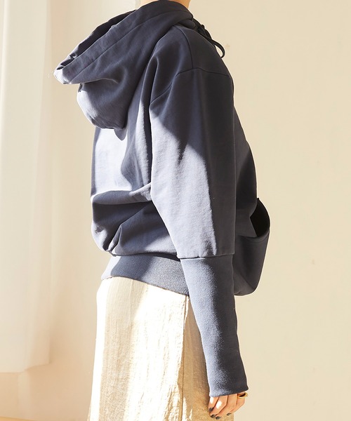 RANDEBOO（ランデブー）の「Puff hoodie top（スウェット・レディース・ネイビー/ピンクベージュ・FREE）」の12枚目の写真