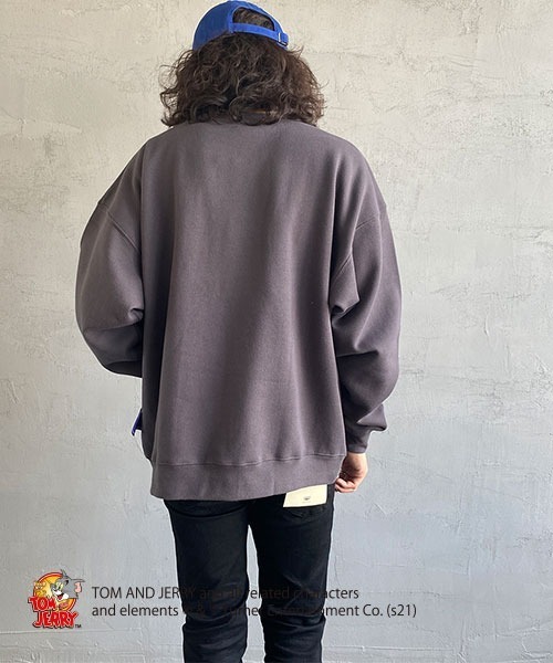 B ONE SOUL（ビーワンソウル）の「【WEB限定】[SEQUENCE BY B-ONE-SOUL/シークエンス] トムとジェリー カレッジロゴプリントスウェット（スウェット・レディース・チャコールグレー/ダークグリーン/オートミール・M/L/XL）」の19枚目の写真