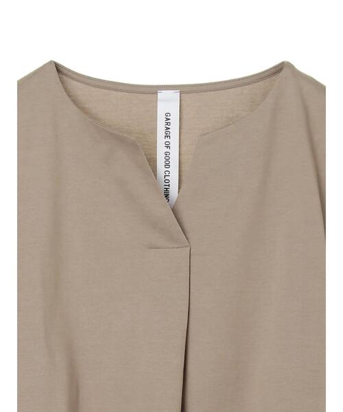GARAGE OF GOOD CLOTHING（ガレージオブグッドクロージング）の「タック袖スキッパープルオーバー＊（Tシャツ/カットソー・レディース・グレイッシュベージュ/ネイビー/ホワイト・FREE）」の9枚目の写真