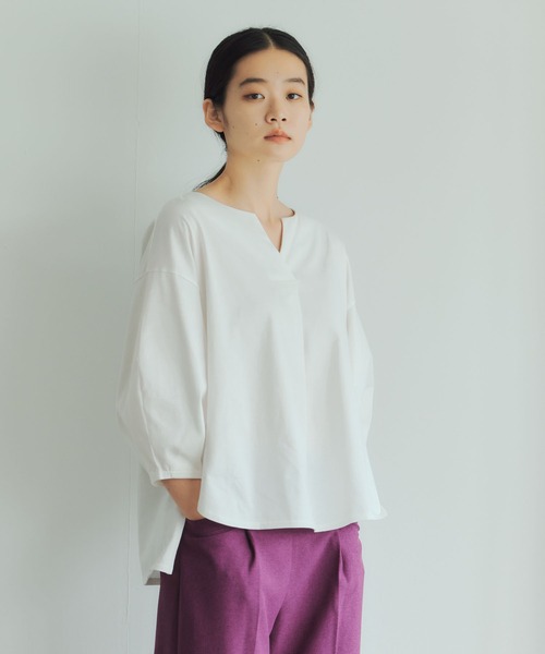 GARAGE OF GOOD CLOTHING（ガレージオブグッドクロージング）の「タック袖スキッパープルオーバー＊（Tシャツ/カットソー・レディース・グレイッシュベージュ/ネイビー/ホワイト・FREE）」の2枚目の写真