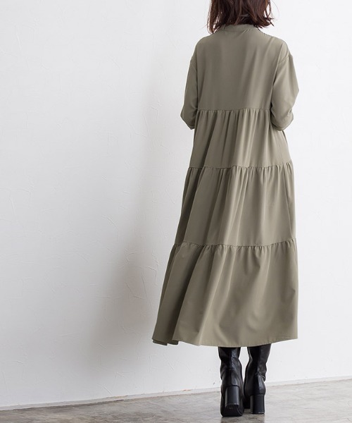 Pierrot(ピエロ)の「【CM着用アイテム】ピンタックティアードワンピース(ワンピース・レディース・ブルーグリーン/グレイッシュベージュ・M/L)」の17枚目の写真