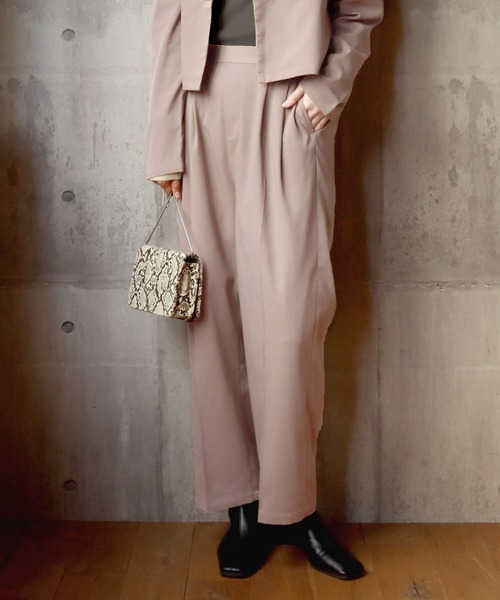 KOBE LETTUCE（コウベレタス）の「センタープレス入りゆるシルエットストレートパンツ（スラックス・レディース・モカ/ピンク系その他/インディゴブルー・M）」の10枚目の写真