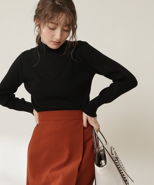 N.（N. Natural Beauty Basic）（エヌエヌナチュラルビューティーベーシック）の「◆デザインネックリブニット（ニット/セーター・レディース・ブラック/オフホワイト/ブルー/モカ・MEDIUM）」の3枚目の写真