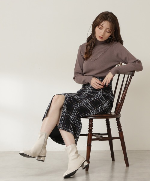 N.（N. Natural Beauty Basic）（エヌエヌナチュラルビューティーベーシック）の「◆デザインネックリブニット（ニット/セーター・レディース・ブラック/オフホワイト/ブルー/モカ・MEDIUM）」の5枚目の写真