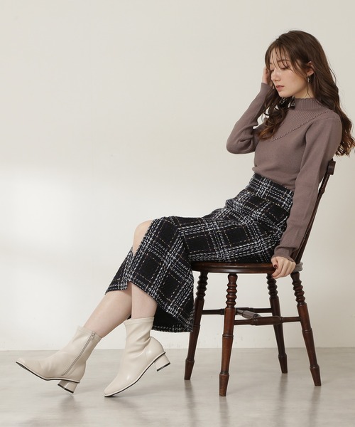 N.（N. Natural Beauty Basic）（エヌエヌナチュラルビューティーベーシック）の「◆デザインネックリブニット（ニット/セーター・レディース・ブラック/オフホワイト/ブルー/モカ・MEDIUM）」の13枚目の写真