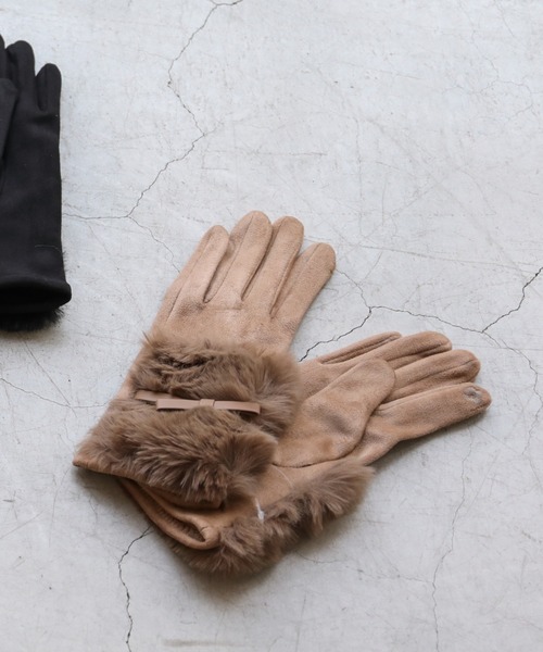 frames RAY CASSIN（フレームスレイカズン）の「【WEB限定】エコファー付きフェイクスェードグローブ（手袋・レディース・ライトグレー/ブラック/ベージュ・FREE）」の4枚目の写真