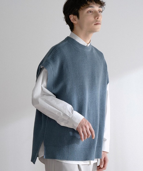 MONO-MART（モノマート）の「畦編み オーバーサイドスリット ニットベスト（ベスト・メンズ・グレイッシュベージュ/グレイッシュブルー/ブラック/チャコール/グリーン/サックスブルー/オレンジ・M/L）」の6枚目の写真