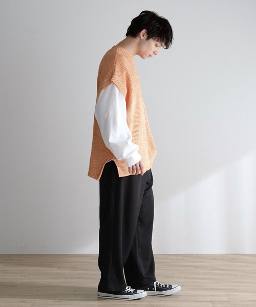 MONO-MART（モノマート）の「畦編み オーバーサイドスリット ニットベスト（ベスト・メンズ・グレイッシュベージュ/グレイッシュブルー/ブラック/チャコール/グリーン/サックスブルー/オレンジ・M/L）」の14枚目の写真