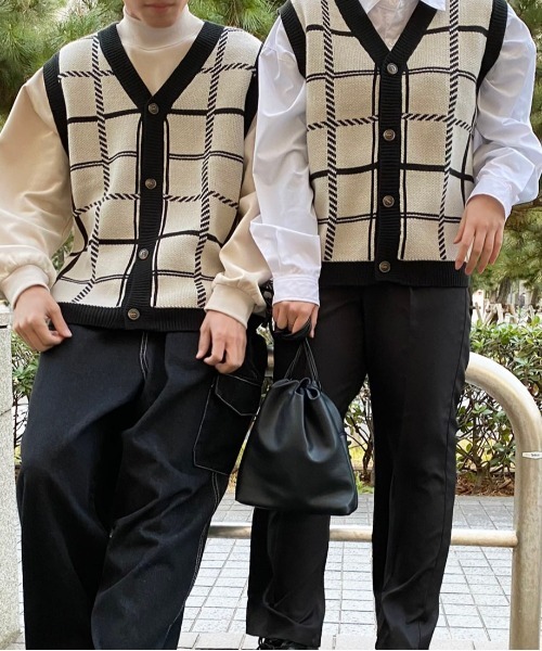 PairPair（ペアペア）の「チェックジャガードニットベスト(ユニセックス)（ベスト・レディース・ブラック/ベージュ/ブラウン・MEDIUM/LARGE）」の3枚目の写真