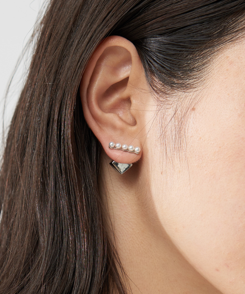 Abahouse Devinette（ドゥヴィネット）の「【IROLIER】サイコロキャッチ5パールピアス（ピアス（両耳用）・レディース・シルバー/ゴールド・フリー）」の3枚目の写真