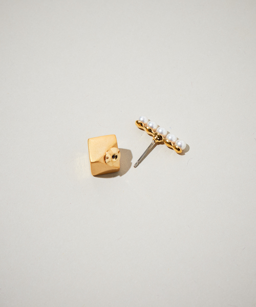 Abahouse Devinette（ドゥヴィネット）の「【IROLIER】サイコロキャッチ5パールピアス（ピアス（両耳用）・レディース・シルバー/ゴールド・フリー）」の11枚目の写真