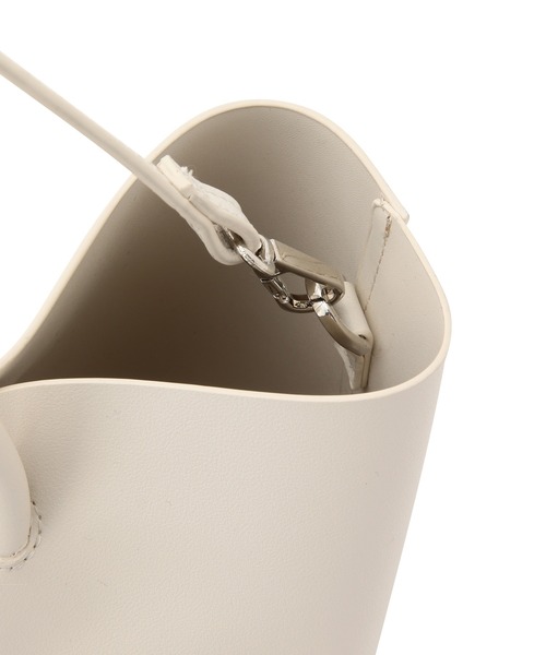 SALON adam et rope'（サロン アダム エ ロペ）の「【2WAY】フェイクレザーバスケットバッグ（ハンドバッグ・レディース・ホワイト/ブラック/サックスブルー・FREE）」の19枚目の写真