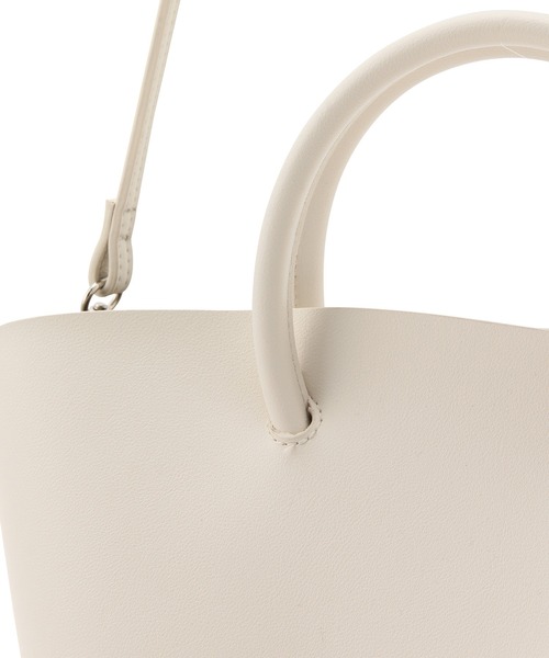 SALON adam et rope'（サロン アダム エ ロペ）の「【2WAY】フェイクレザーバスケットバッグ（ハンドバッグ・レディース・ホワイト/ブラック/サックスブルー・FREE）」の20枚目の写真