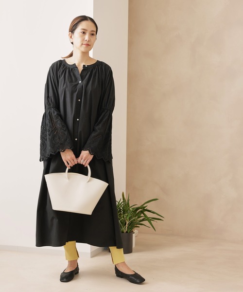 SALON adam et rope'（サロン アダム エ ロペ）の「【2WAY】フェイクレザーバスケットバッグ（ハンドバッグ・レディース・ホワイト/ブラック/サックスブルー・FREE）」の11枚目の写真