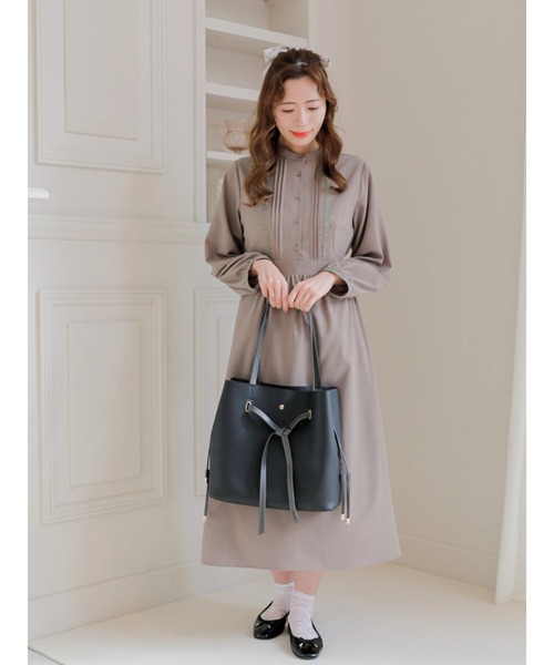 Areeam（アリーム）の「レースタックワンピース（ワンピース・レディース・グレイッシュベージュ/ブルー・FREE）」の4枚目の写真