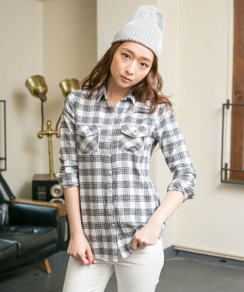 AZUL by moussy（アズールバイマウジー）の「チェックWポケ長袖シャツ（シャツ/ブラウス・レディース・ダークネイビー/レッド系その他/ブルー系その他/ホワイト系その他・MEDIUM/LARGE/SMALL）」の2枚目の写真