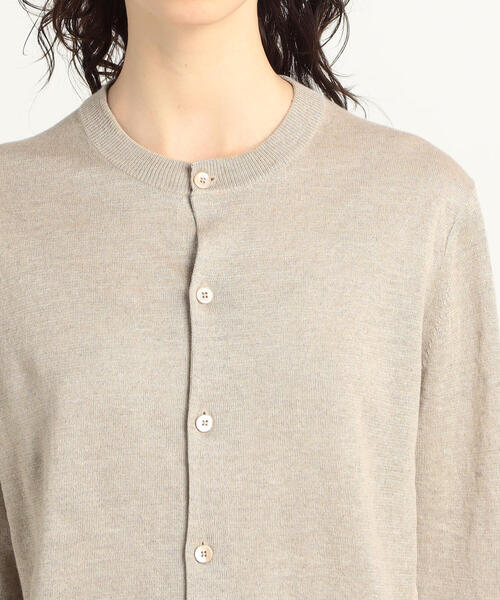 TOMORROWLAND （トゥモローランド）の「プレーンリネン クルーネックカーディガン（カーディガン/ボレロ・レディース・チャコールグレー/ライトブルー/レッド/ライトイエロー/シルバー系その他/ライトベージュ/ダークグリーン/ピンク・S/M）」の18枚目の写真