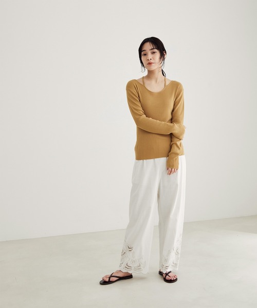 SALON adam et rope'（サロン アダム エ ロペ）の「【アンサンブル対応】リブデザインネックプルオーバー（ニット/セーター・レディース・ホワイト/ブラック/キャメル・FREE）」の12枚目の写真