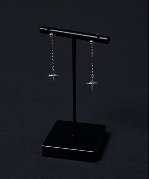 Ellno Loset(エルノロゼット)の「クロスピアス(ピアス(両耳用)・メンズ・シルバー・FREE)」の1枚目の写真