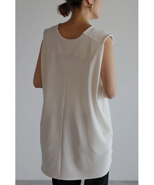 Bonjour Sagan(ボンジュールサガン)の「ディープVネックノースリーブカットソー(ベスト・レディース・ホワイト/ブラック/ベージュ・FREE)」の8枚目の写真