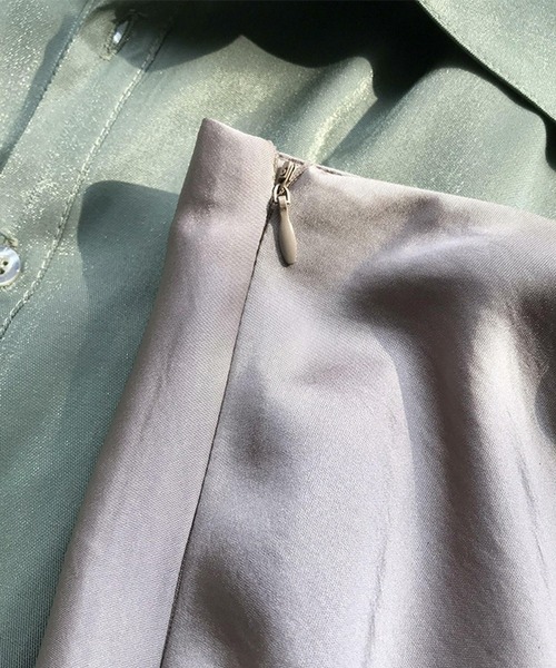 LAFFMO(ラフモ)の「サテンライクフレアスカート(スカート・レディース・ブラック/ベージュ・M/L)」の5枚目の写真