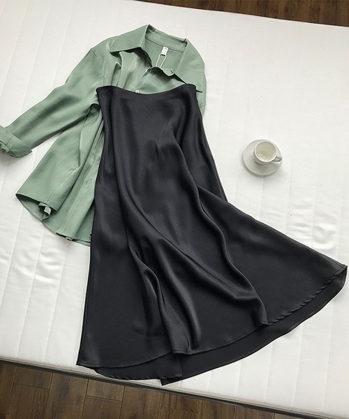 LAFFMO(ラフモ)の「サテンライクフレアスカート(スカート・レディース・ブラック/ベージュ・M/L)」の3枚目の写真