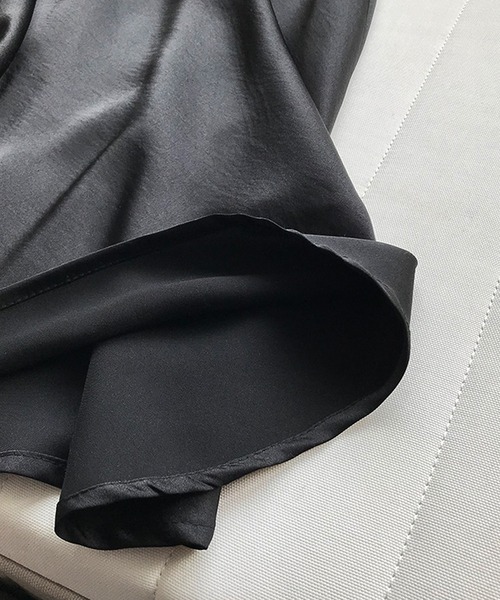 LAFFMO(ラフモ)の「サテンライクフレアスカート(スカート・レディース・ブラック/ベージュ・M/L)」の4枚目の写真