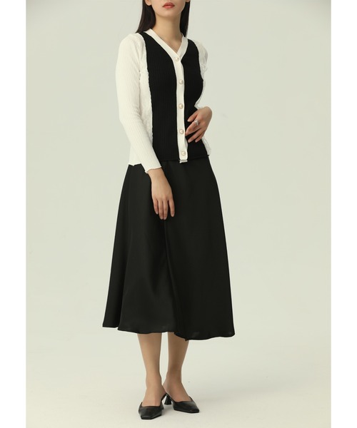 LAFFMO(ラフモ)の「サテンライクフレアスカート(スカート・レディース・ブラック/ベージュ・M/L)」の12枚目の写真