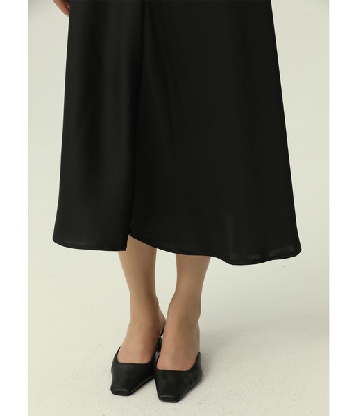 LAFFMO(ラフモ)の「サテンライクフレアスカート(スカート・レディース・ブラック/ベージュ・M/L)」の6枚目の写真