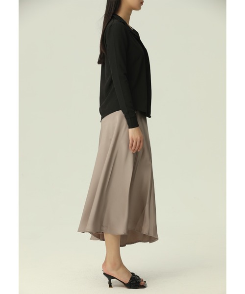 LAFFMO(ラフモ)の「サテンライクフレアスカート(スカート・レディース・ブラック/ベージュ・M/L)」の8枚目の写真