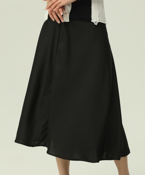 LAFFMO(ラフモ)の「サテンライクフレアスカート(スカート・レディース・ブラック/ベージュ・M/L)」の13枚目の写真