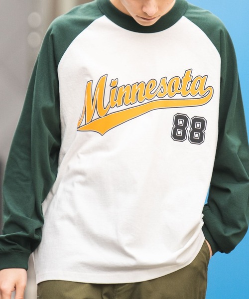 WEGO(ウィゴー)の「WEGO/スタジアムロゴプリントBIGロンT(Tシャツ/カットソー・メンズ・グリーン/パープル/ブラック系その他/オレンジ/ダークグリーン/ブラック・LARGE/MEDIUM)」の16枚目の写真