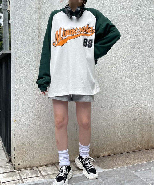 WEGO(ウィゴー)の「WEGO/スタジアムロゴプリントBIGロンT(Tシャツ/カットソー・メンズ・グリーン/パープル/ブラック系その他/オレンジ/ダークグリーン/ブラック・LARGE/MEDIUM)」の7枚目の写真