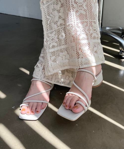 CAPRICIEUX LE'MAGE(カプリシューレマージュ)の「丸ストラップサンダル(サンダル・レディース・ブラック/グリーン/アイボリー・38/37)」の2枚目の写真