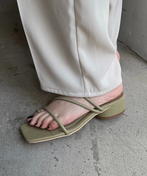 CAPRICIEUX LE'MAGE(カプリシューレマージュ)の「丸ストラップサンダル(サンダル・レディース・ブラック/グリーン/アイボリー・38/37)」の6枚目の写真