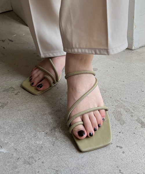 CAPRICIEUX LE'MAGE(カプリシューレマージュ)の「丸ストラップサンダル(サンダル・レディース・ブラック/グリーン/アイボリー・38/37)」の8枚目の写真