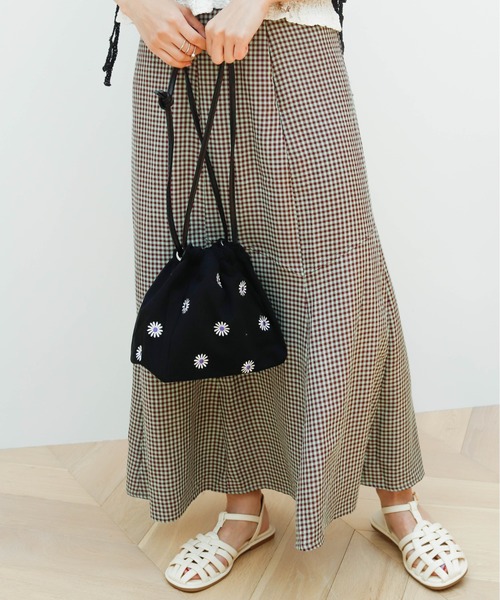 Birthday room（バースデイルーム）の「花刺繍巾着バッグ（ハンドバッグ・レディース・ブラック/グリーン/チェック・FREE）」の12枚目の写真